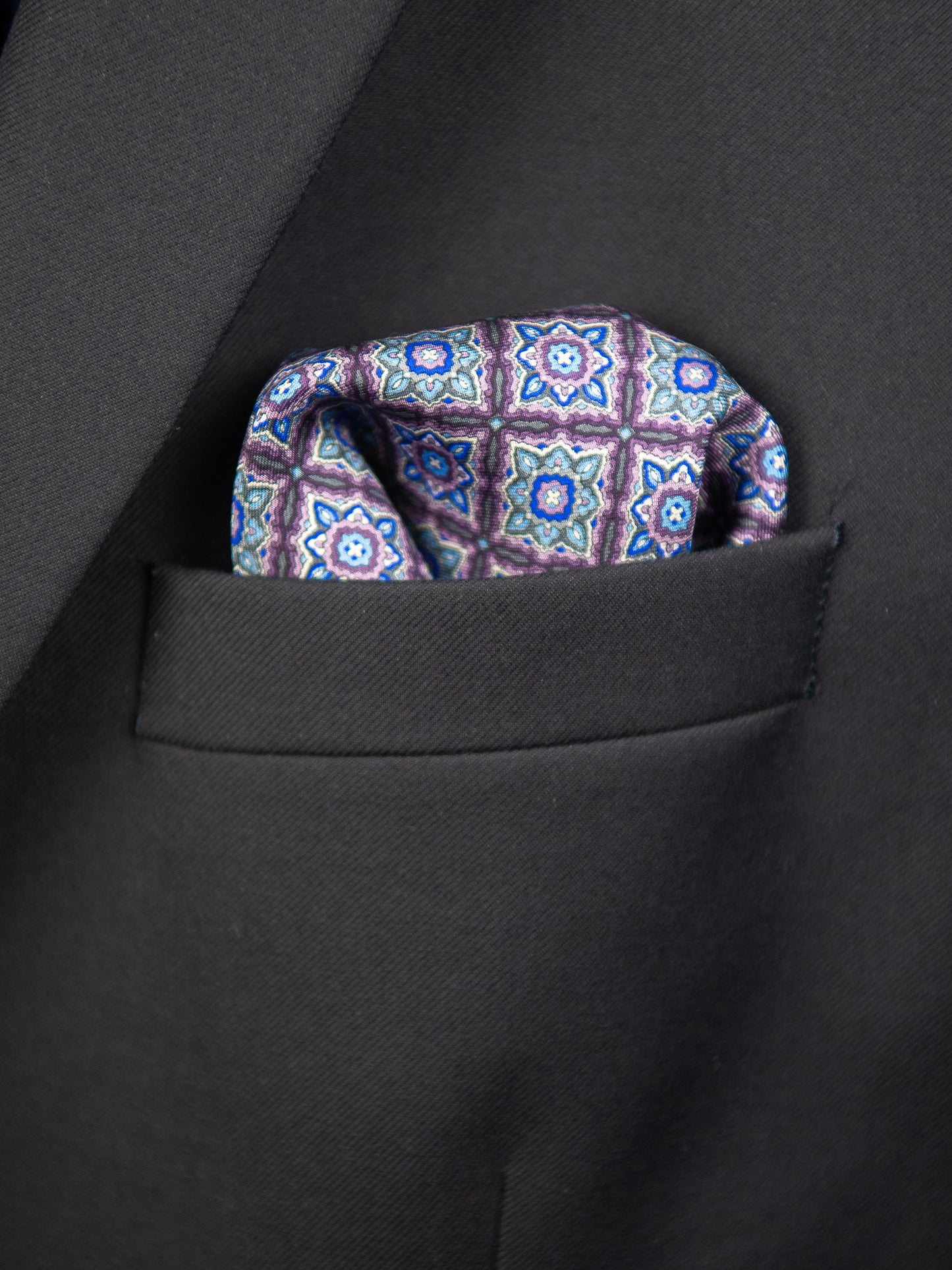 Heritage House Pocket Square 32725 - Medallion - Purple/Blue