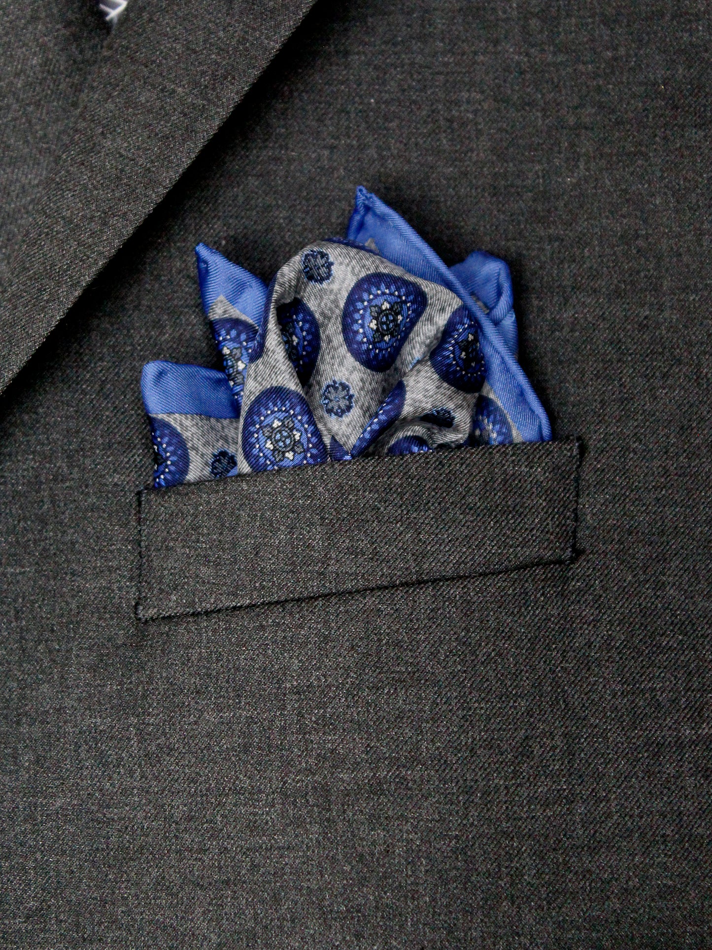Heritage House Pocket Square 35274 - Medallion Neat - Grey/Navy